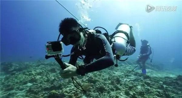 (水下潜泳教学视频)探索海底之美：潜水游泳视频教程助你成为水下冒险家